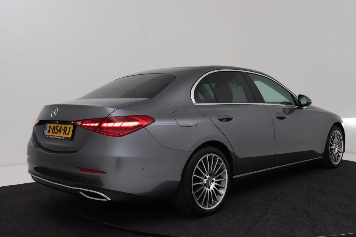 180 Luxury Line | Sfeerverlichting | Widescreen | Burmester | Navigatie | CarPlay | Camera |