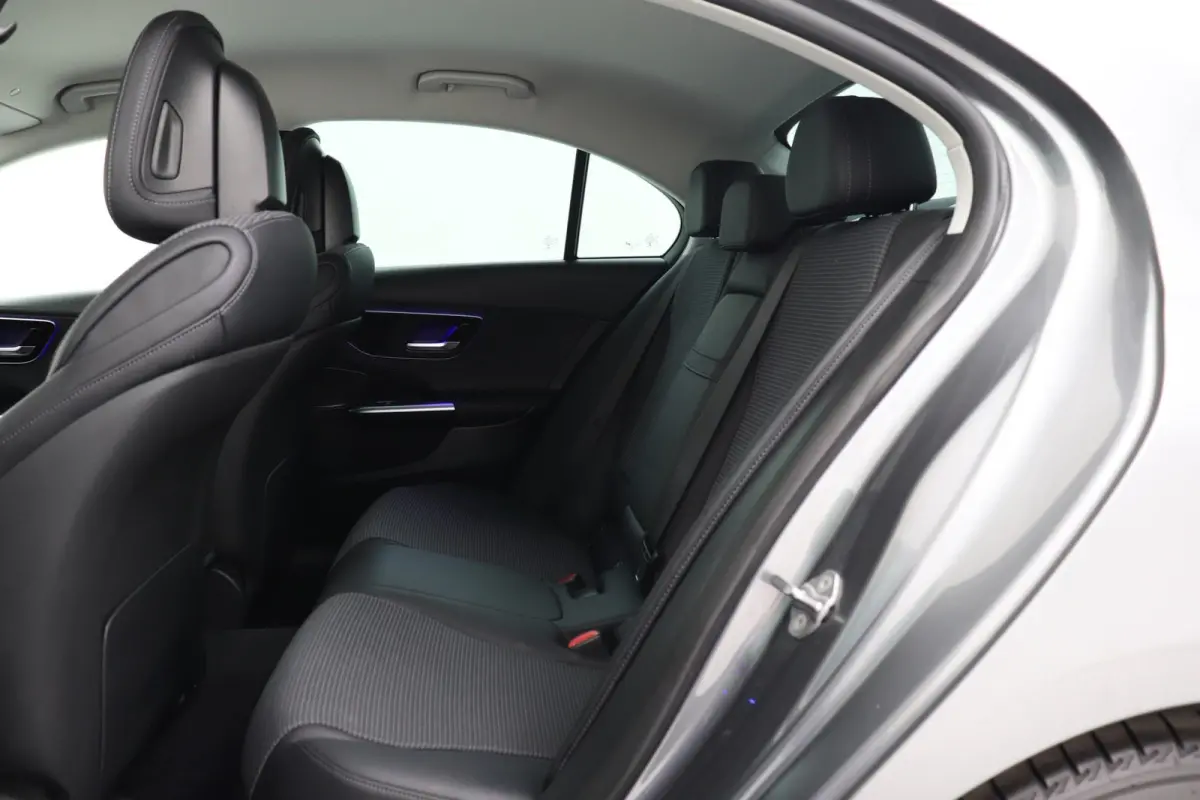 180 Luxury Line | Sfeerverlichting | Widescreen | Burmester | Navigatie | CarPlay | Camera |