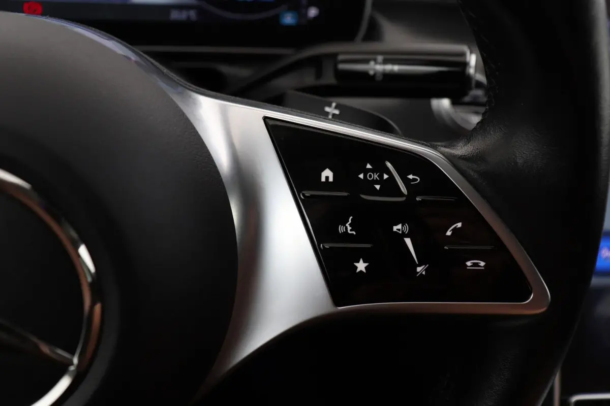 180 Luxury Line | Sfeerverlichting | Widescreen | Burmester | Navigatie | CarPlay | Camera |