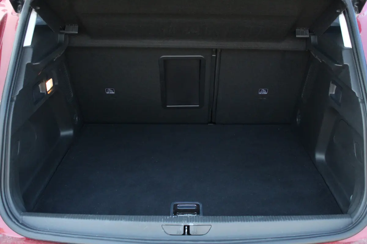 1.6 Turbo Hybrid Elegance | Stoelverw. | Keyless | Carplay | Navi | Camera | DAB | Climate | Cruise | Stoelverw. | Keyless | Carplay | Navi | Camera | DAB | Climate | Cruise |