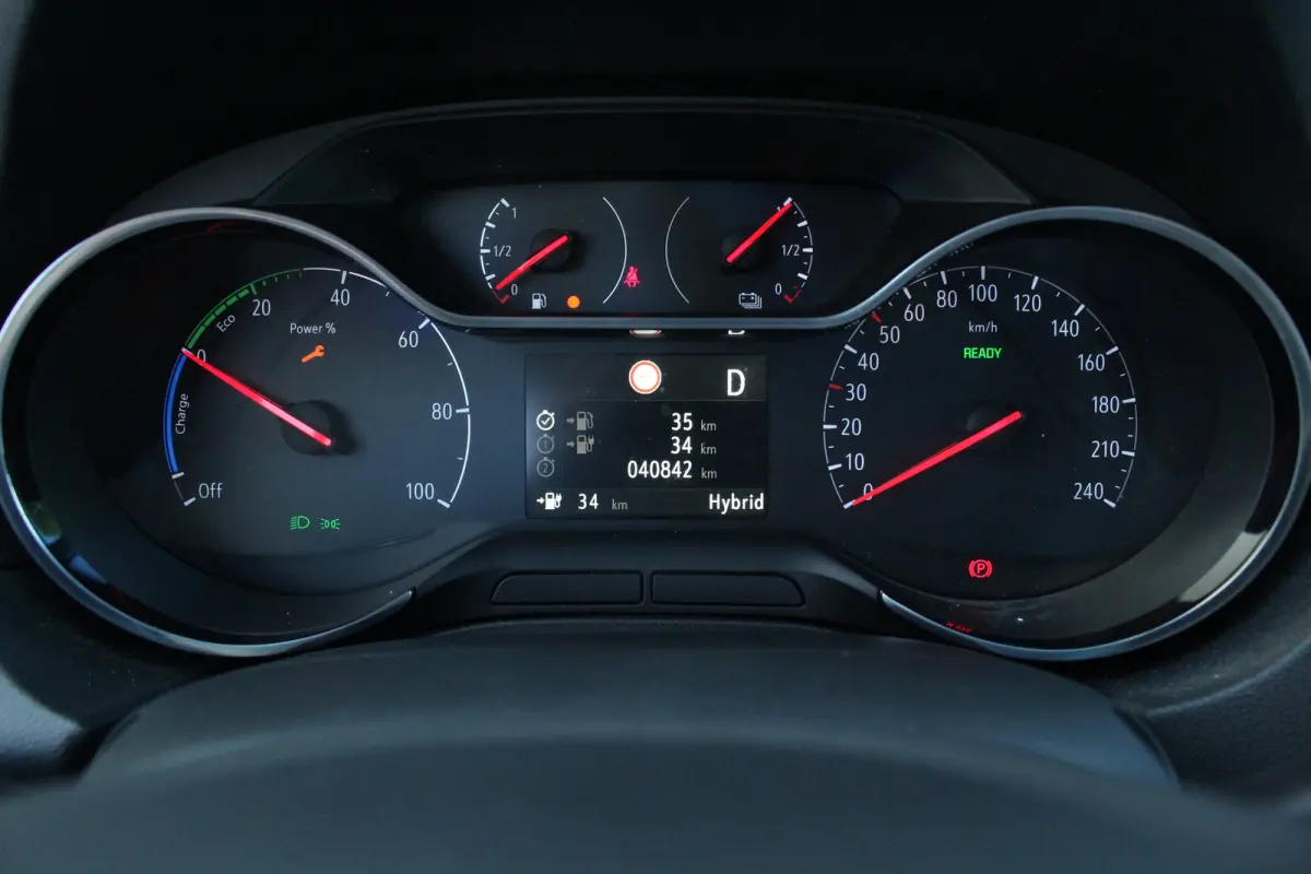 1.6 Turbo Hybrid Elegance | Stoelverw. | Keyless | Carplay | Navi | Camera | DAB | Climate | Cruise | Stoelverw. | Keyless | Carplay | Navi | Camera | DAB | Climate | Cruise |