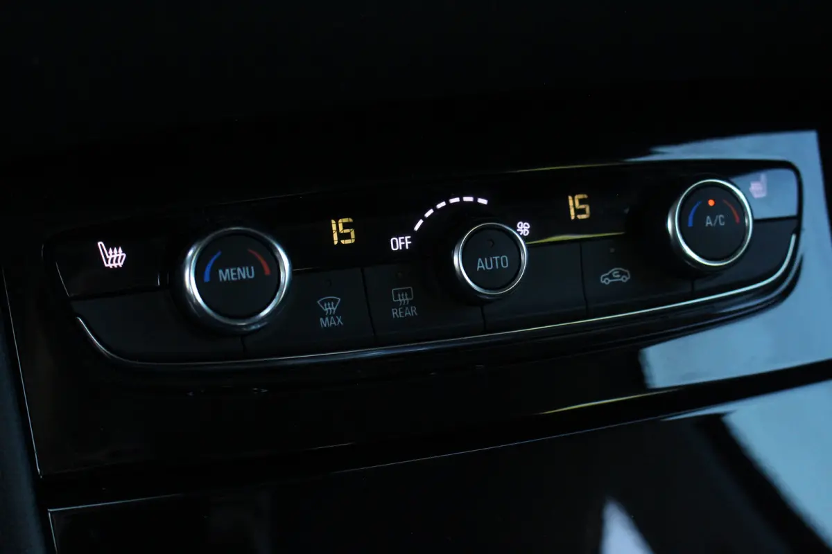 1.6 Turbo Hybrid Elegance | Stoelverw. | Keyless | Carplay | Navi | Camera | DAB | Climate | Cruise | Stoelverw. | Keyless | Carplay | Navi | Camera | DAB | Climate | Cruise |