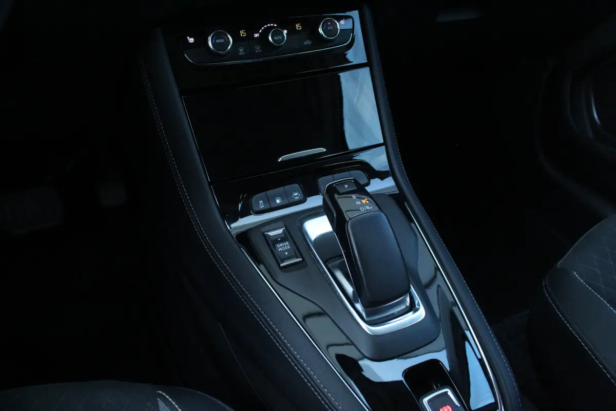 1.6 Turbo Hybrid Elegance | Stoelverw. | Keyless | Carplay | Navi | Camera | DAB | Climate | Cruise | Stoelverw. | Keyless | Carplay | Navi | Camera | DAB | Climate | Cruise |