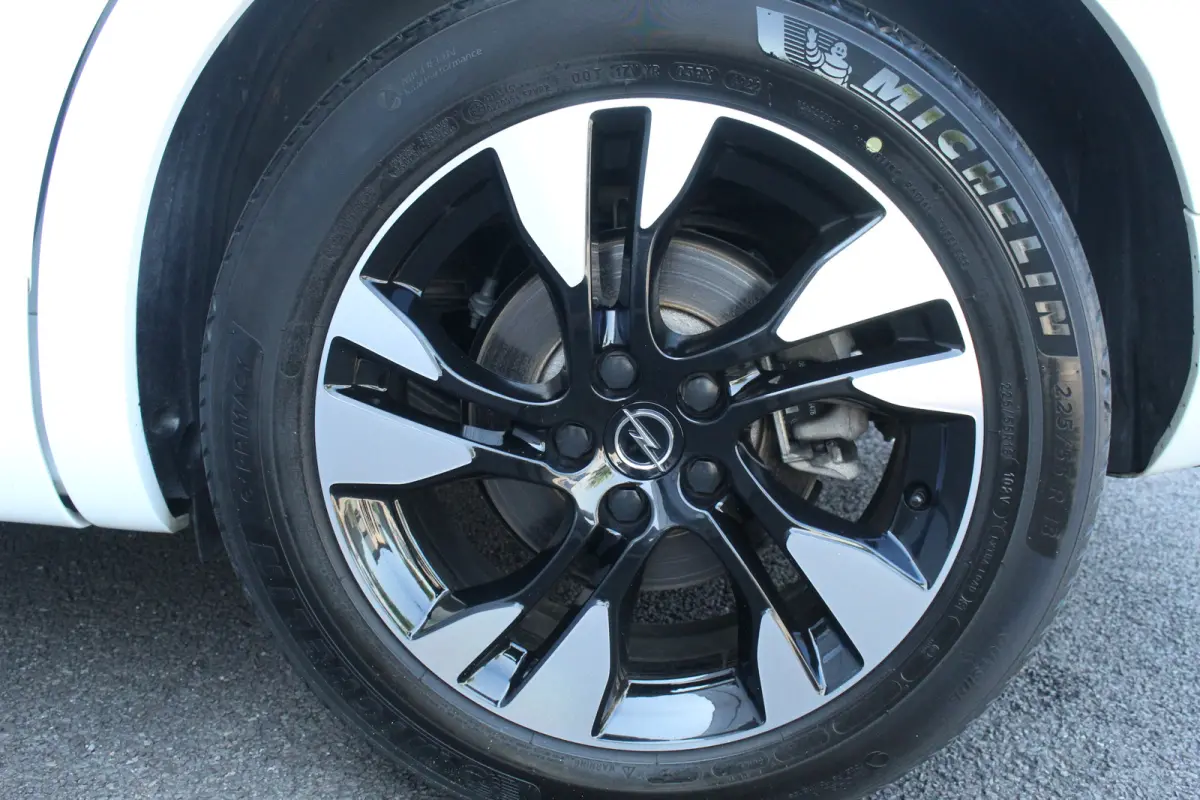 1.6 Turbo Plug-In Hybrid Ultimate | Trekh. | Elek. Achterklep | Adaptive Cruise | Stoel & Stuur Verw. | Camera | Dodehoek | Alcantara | | Trekh. | Elek. Achterklep | Adaptive Cruise | Stoel 