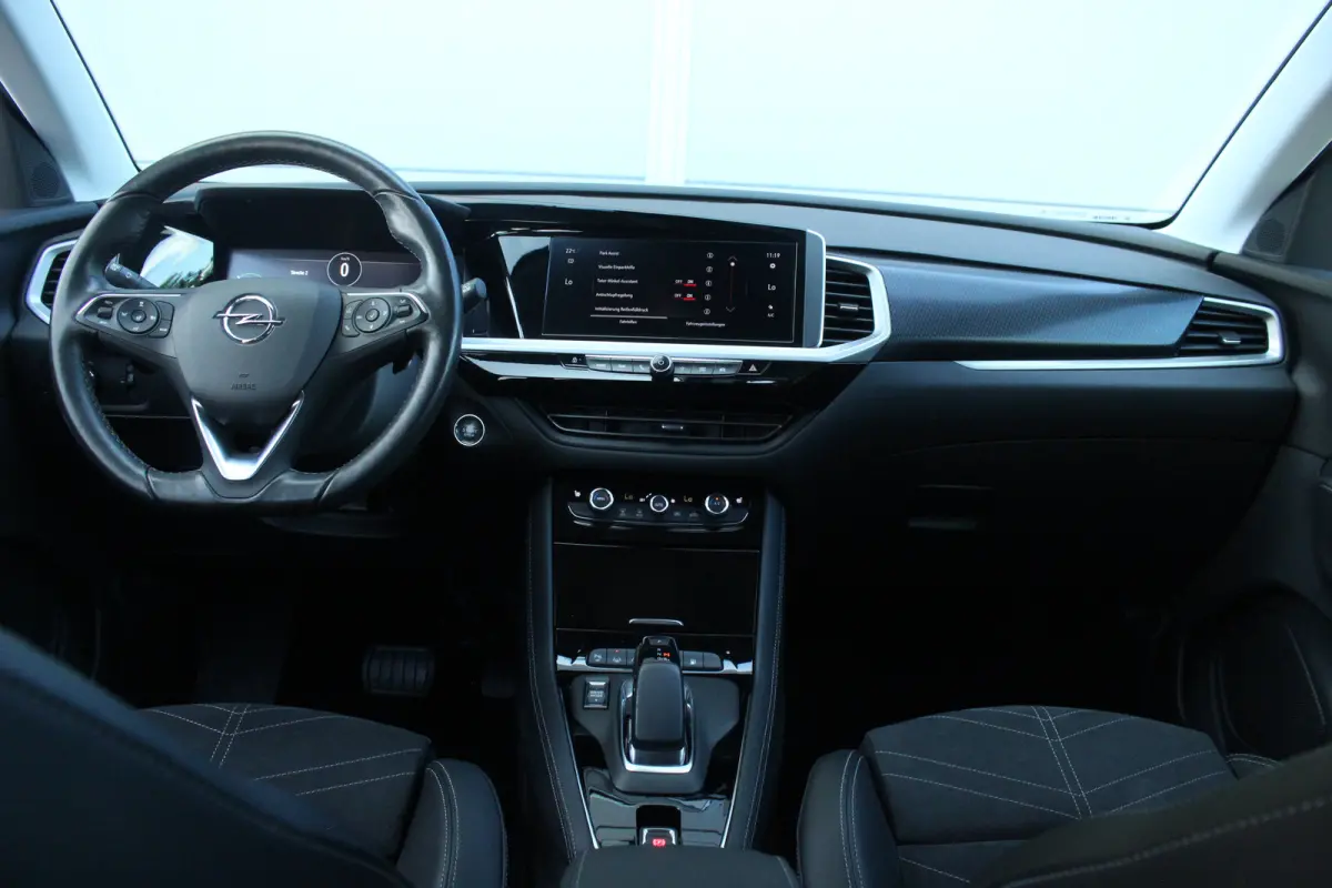1.6 Turbo Plug-In Hybrid Ultimate | Trekh. | Elek. Achterklep | Adaptive Cruise | Stoel & Stuur Verw. | Camera | Dodehoek | Alcantara | | Trekh. | Elek. Achterklep | Adaptive Cruise | Stoel 