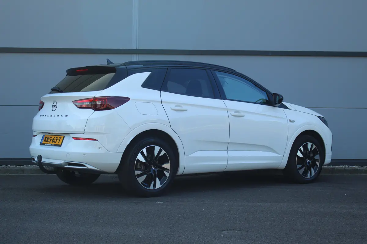 1.6 Turbo Plug-In Hybrid Ultimate | Trekh. | Elek. Achterklep | Adaptive Cruise | Stoel & Stuur Verw. | Camera | Dodehoek | Alcantara | | Trekh. | Elek. Achterklep | Adaptive Cruise | Stoel 