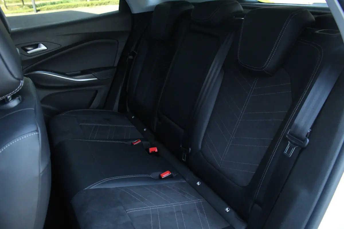 1.6 Turbo Plug-In Hybrid Ultimate | Trekh. | Elek. Achterklep | Adaptive Cruise | Stoel & Stuur Verw. | Camera | Dodehoek | Alcantara | | Trekh. | Elek. Achterklep | Adaptive Cruise | Stoel 