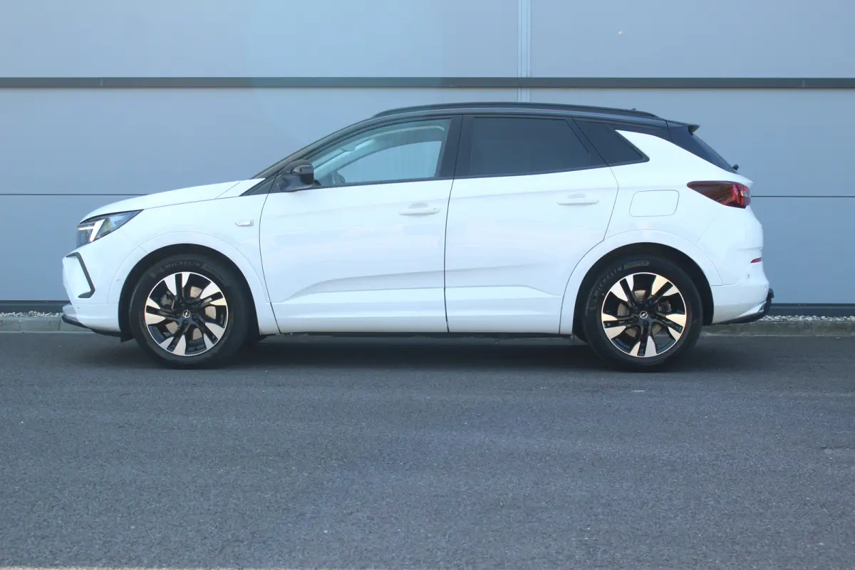 1.6 Turbo Plug-In Hybrid Ultimate | Trekh. | Elek. Achterklep | Adaptive Cruise | Stoel & Stuur Verw. | Camera | Dodehoek | Alcantara | | Trekh. | Elek. Achterklep | Adaptive Cruise | Stoel 