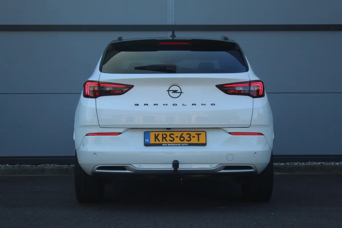 1.6 Turbo Plug-In Hybrid Ultimate | Trekh. | Elek. Achterklep | Adaptive Cruise | Stoel & Stuur Verw. | Camera | Dodehoek | Alcantara | | Trekh. | Elek. Achterklep | Adaptive Cruise | Stoel 