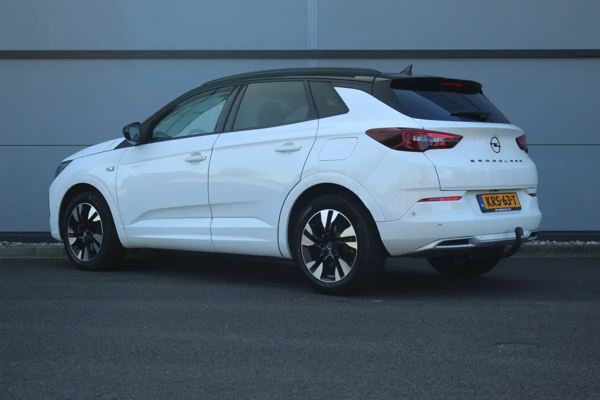 1.6 Turbo Plug-In Hybrid Ultimate | Trekh. | Elek. Achterklep | Adaptive Cruise | Stoel & Stuur Verw. | Camera | Dodehoek | Alcantara | | Trekh. | Elek. Achterklep | Adaptive Cruise | Stoel 