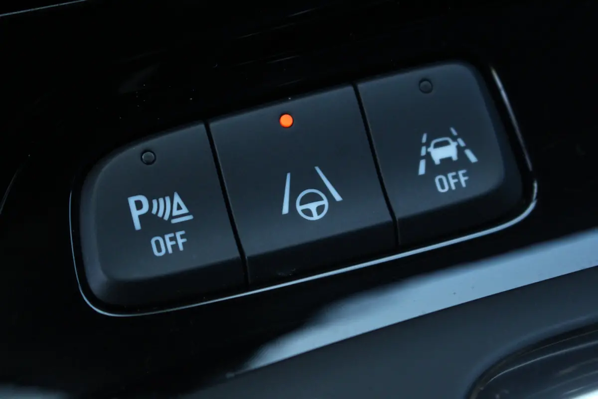 1.6 Turbo Plug-In Hybrid Ultimate | Trekh. | Elek. Achterklep | Adaptive Cruise | Stoel & Stuur Verw. | Camera | Dodehoek | Alcantara | | Trekh. | Elek. Achterklep | Adaptive Cruise | Stoel 