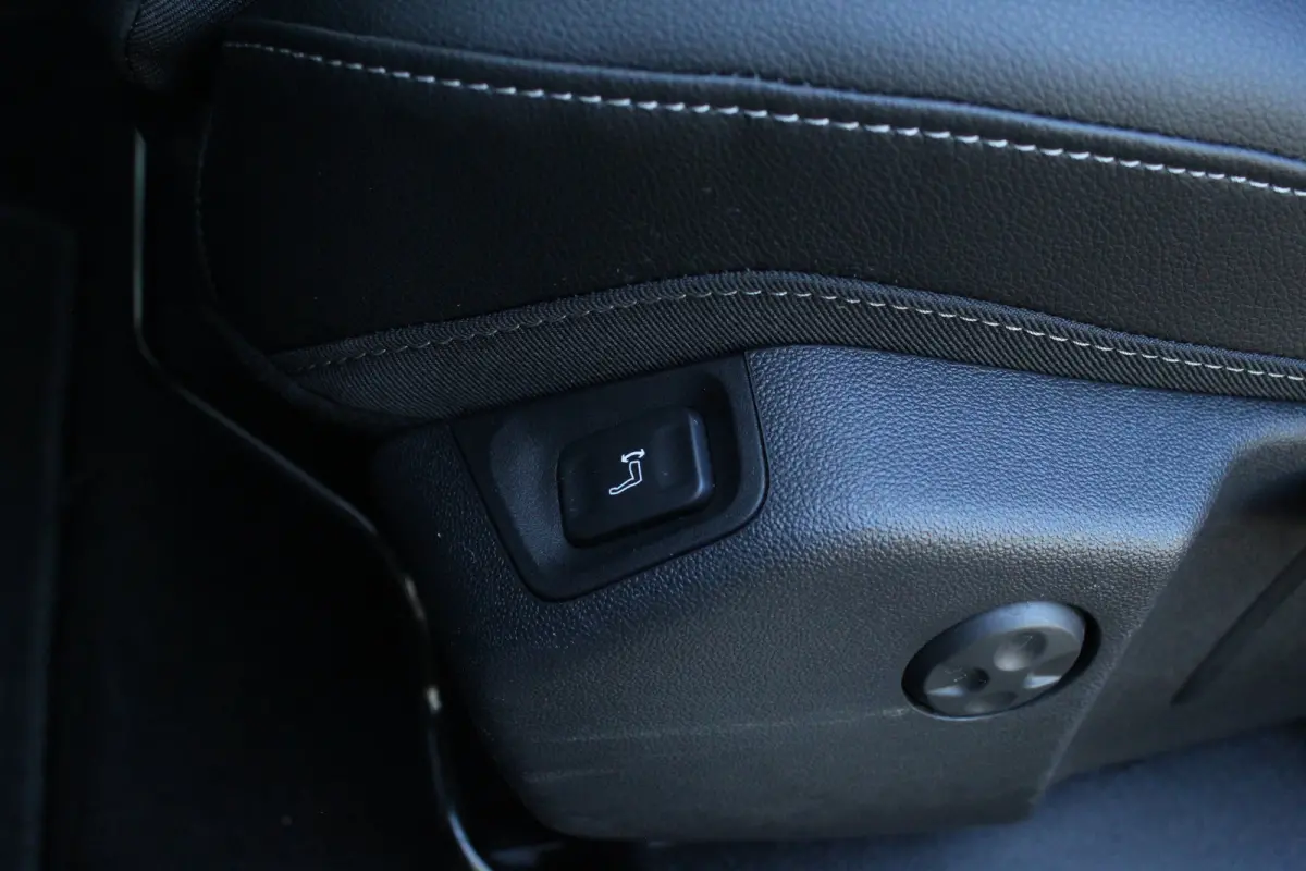 1.6 Turbo Plug-In Hybrid Ultimate | Trekh. | Elek. Achterklep | Adaptive Cruise | Stoel & Stuur Verw. | Camera | Dodehoek | Alcantara | | Trekh. | Elek. Achterklep | Adaptive Cruise | Stoel 