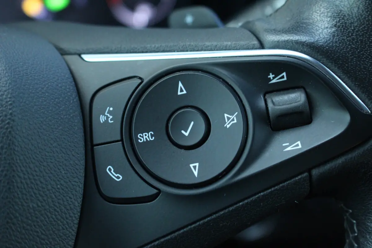 1.6 Turbo Plug-In Hybrid Ultimate | Trekh. | Elek. Achterklep | Adaptive Cruise | Stoel & Stuur Verw. | Camera | Dodehoek | Alcantara | | Trekh. | Elek. Achterklep | Adaptive Cruise | Stoel 