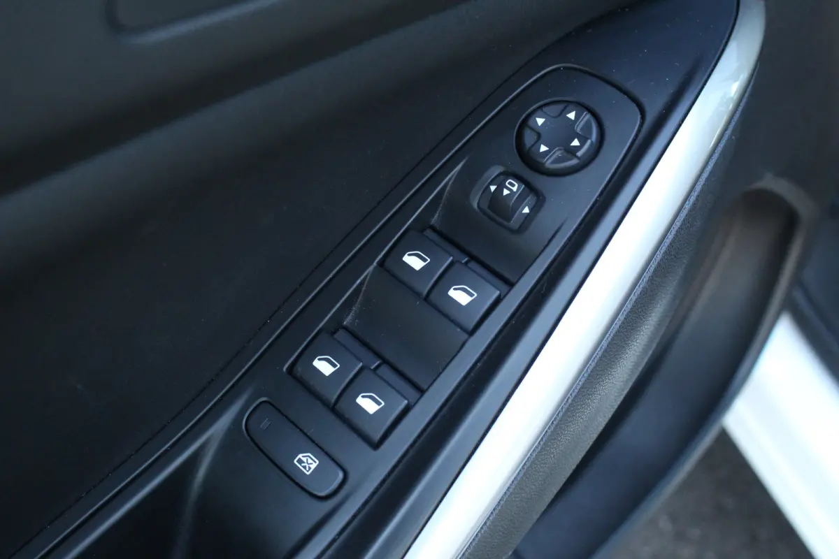 1.6 Turbo Plug-In Hybrid Ultimate | Trekh. | Elek. Achterklep | Adaptive Cruise | Stoel & Stuur Verw. | Camera | Dodehoek | Alcantara | | Trekh. | Elek. Achterklep | Adaptive Cruise | Stoel 