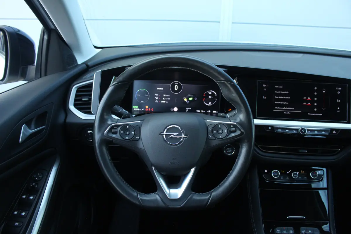 1.6 Turbo Plug-In Hybrid Ultimate | Trekh. | Elek. Achterklep | Adaptive Cruise | Stoel & Stuur Verw. | Camera | Dodehoek | Alcantara | | Trekh. | Elek. Achterklep | Adaptive Cruise | Stoel 