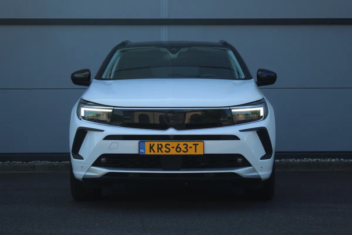 1.6 Turbo Plug-In Hybrid Ultimate | Trekh. | Elek. Achterklep | Adaptive Cruise | Stoel & Stuur Verw. | Camera | Dodehoek | Alcantara | | Trekh. | Elek. Achterklep | Adaptive Cruise | Stoel 