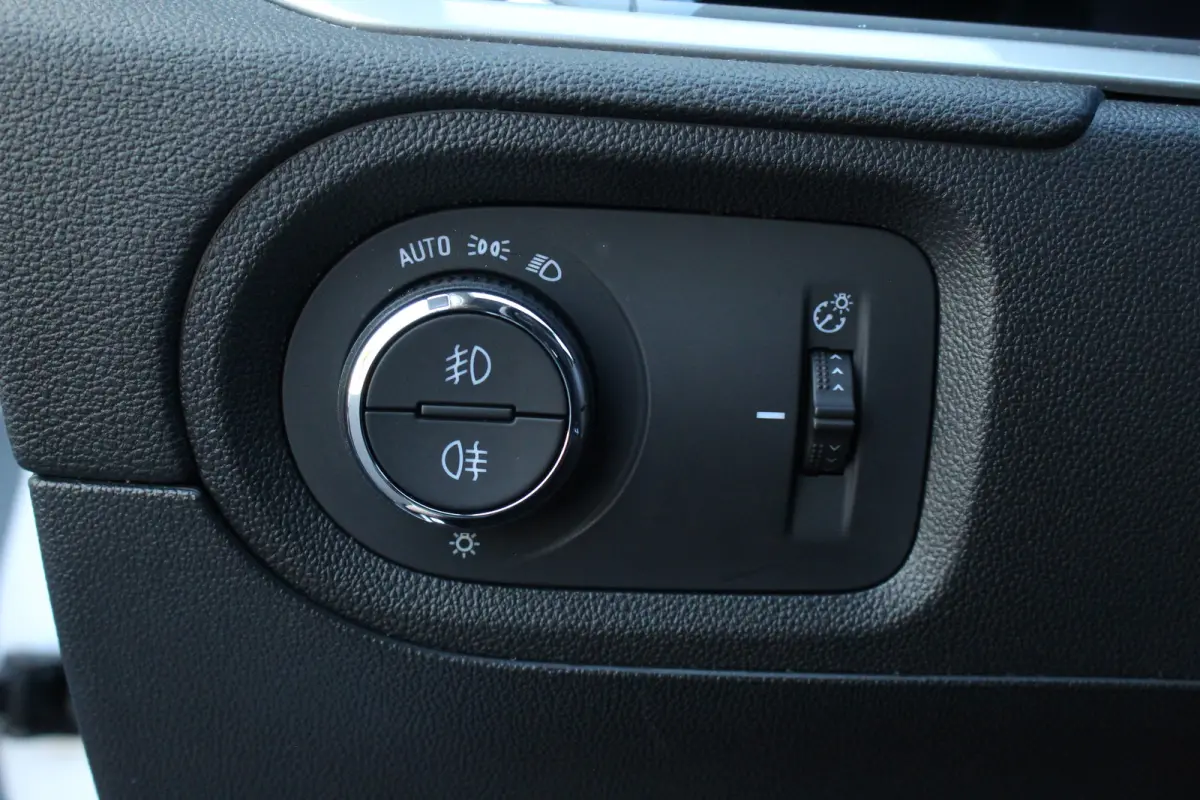 1.6 Turbo Plug-In Hybrid Ultimate | Trekh. | Elek. Achterklep | Adaptive Cruise | Stoel & Stuur Verw. | Camera | Dodehoek | Alcantara | | Trekh. | Elek. Achterklep | Adaptive Cruise | Stoel 