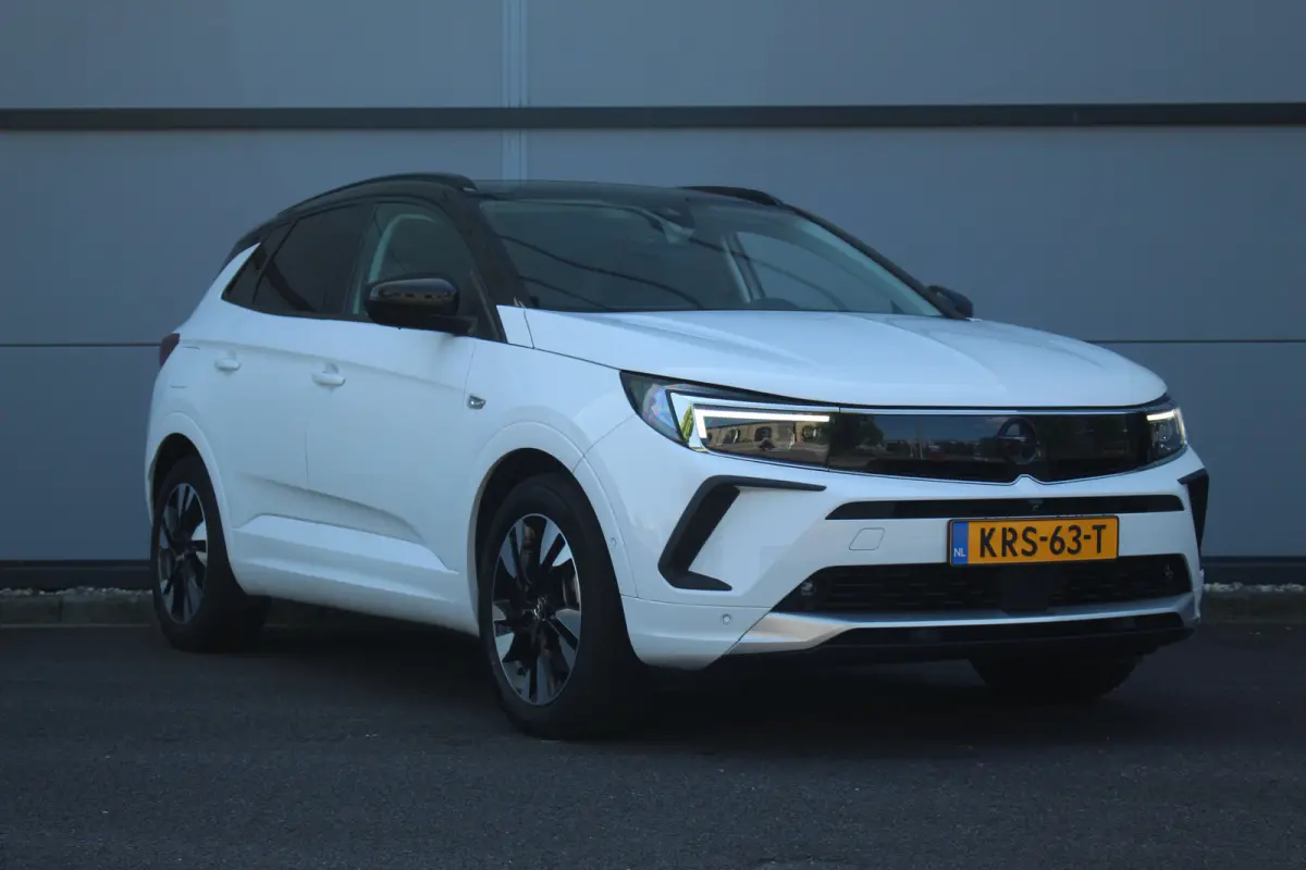1.6 Turbo Plug-In Hybrid Ultimate | Trekh. | Elek. Achterklep | Adaptive Cruise | Stoel & Stuur Verw. | Camera | Dodehoek | Alcantara | | Trekh. | Elek. Achterklep | Adaptive Cruise | Stoel 