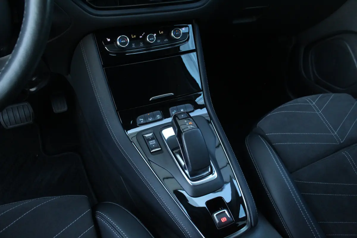 1.6 Turbo Plug-In Hybrid Ultimate | Trekh. | Elek. Achterklep | Adaptive Cruise | Stoel & Stuur Verw. | Camera | Dodehoek | Alcantara | | Trekh. | Elek. Achterklep | Adaptive Cruise | Stoel 