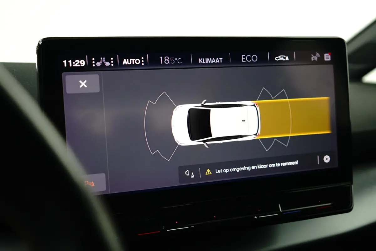 Essential 62 kWh 204PK | Achteruitrijcamera | Dode hoek detectie | Navigatie & Apple Carplay | Stuurwielverwarming
