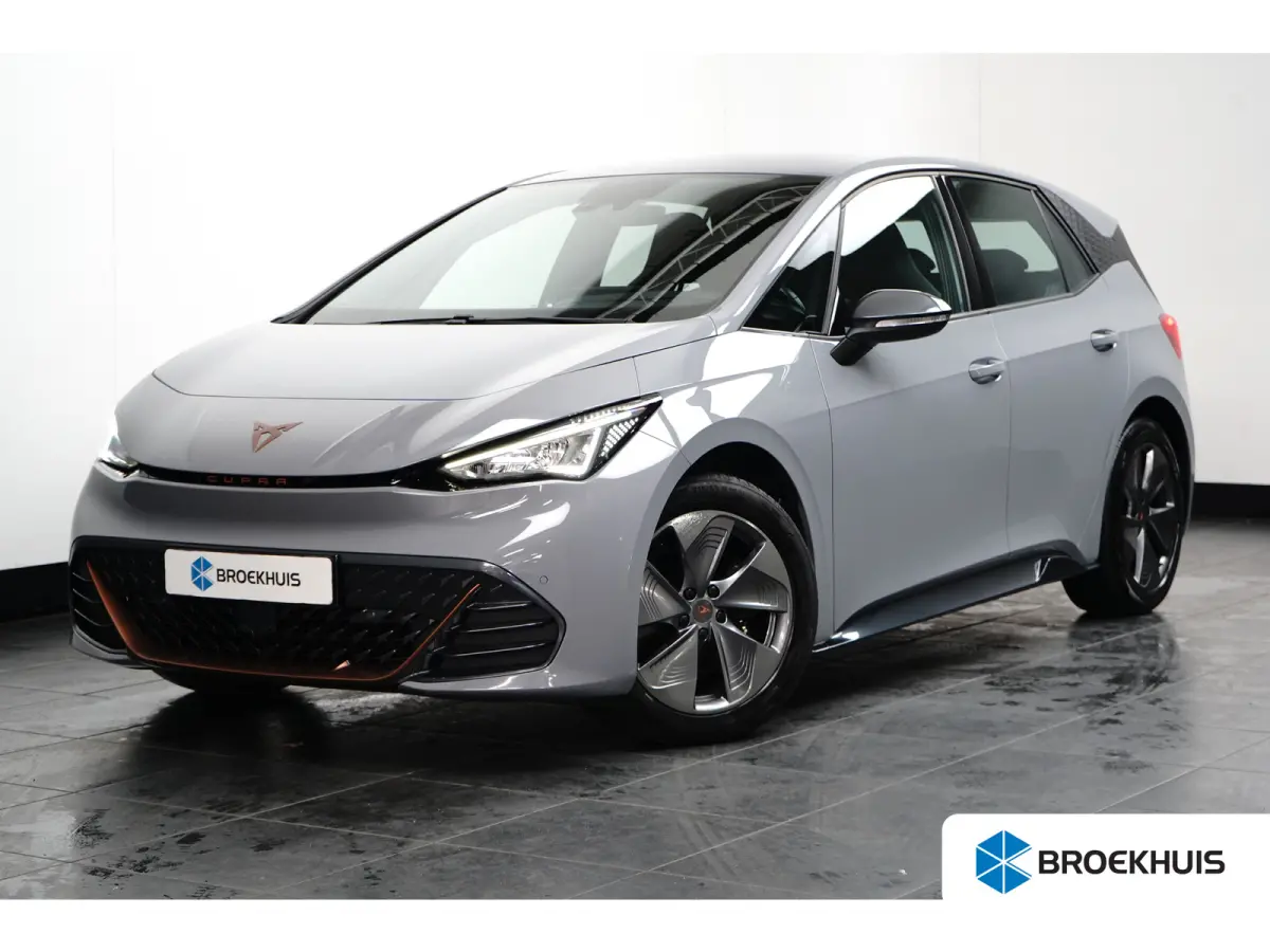 Essential 62 kWh 204PK | Achteruitrijcamera | Dode hoek detectie | Navigatie & Apple Carplay | Stuurwielverwarming