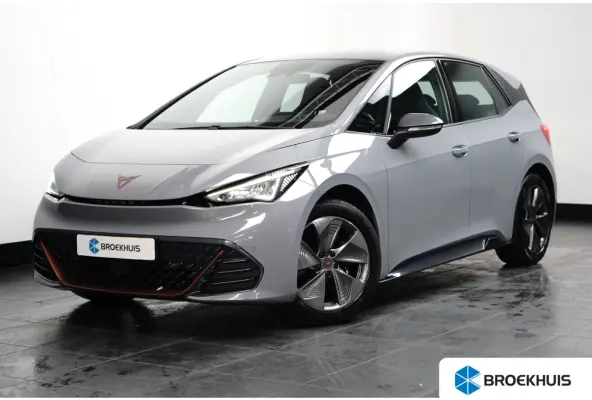 Essential 62 kWh 204PK | Achteruitrijcamera | Dode hoek detectie | Navigatie & Apple Carplay | Stuurwielverwarming