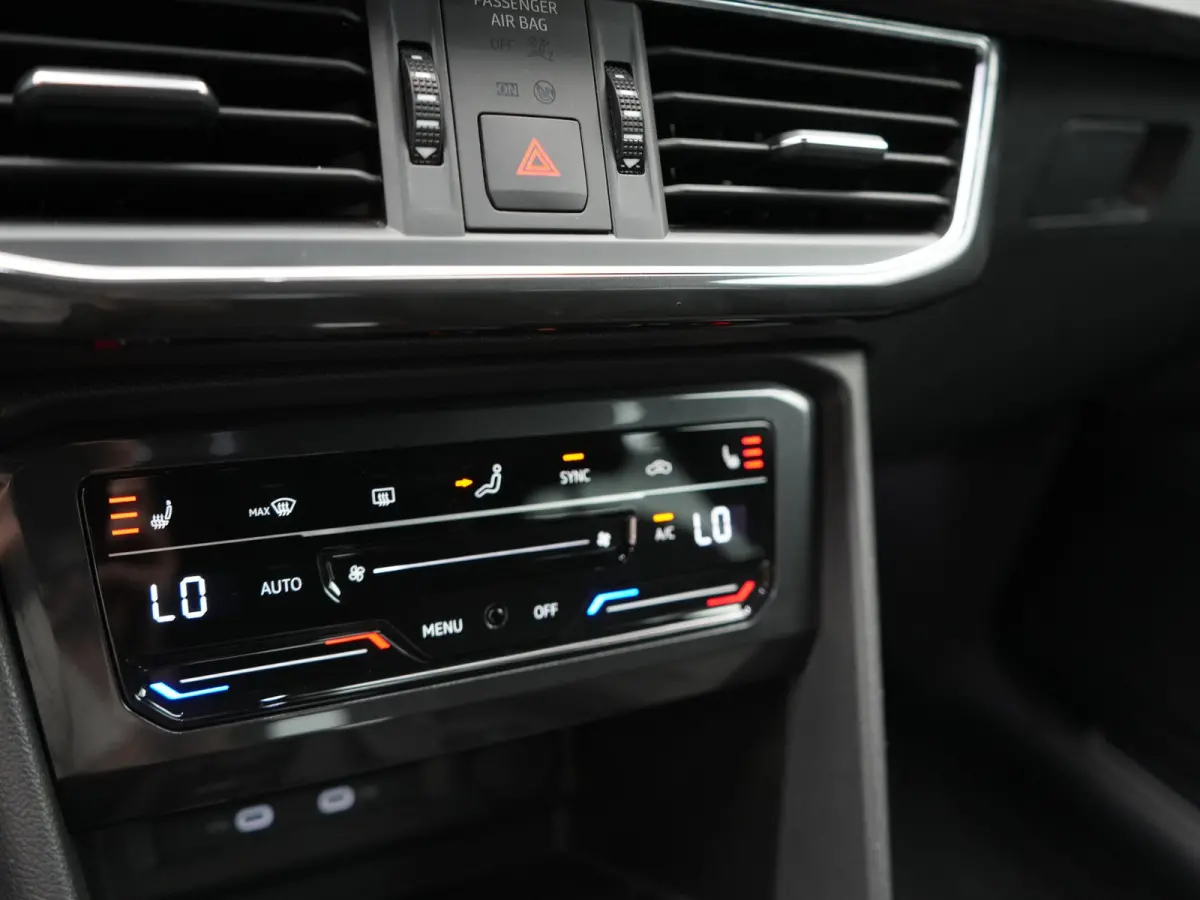 1.4 TSI e-Hybrid Xcellence PHEV 245pk Dealer O.H. | Trekhaak Af Fabriek | Adaptive Cruise | Camera | Keyless | Sportstoelen Verwarmd | Apple Carplay | Virtual | Navigatie | DAB | 19"L.M | Pl