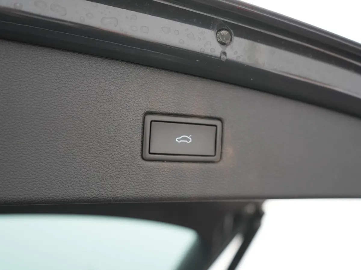 1.4 TSI e-Hybrid Xcellence PHEV 245pk Dealer O.H. | Trekhaak Af Fabriek | Adaptive Cruise | Camera | Keyless | Sportstoelen Verwarmd | Apple Carplay | Virtual | Navigatie | DAB | 19"L.M | Pl