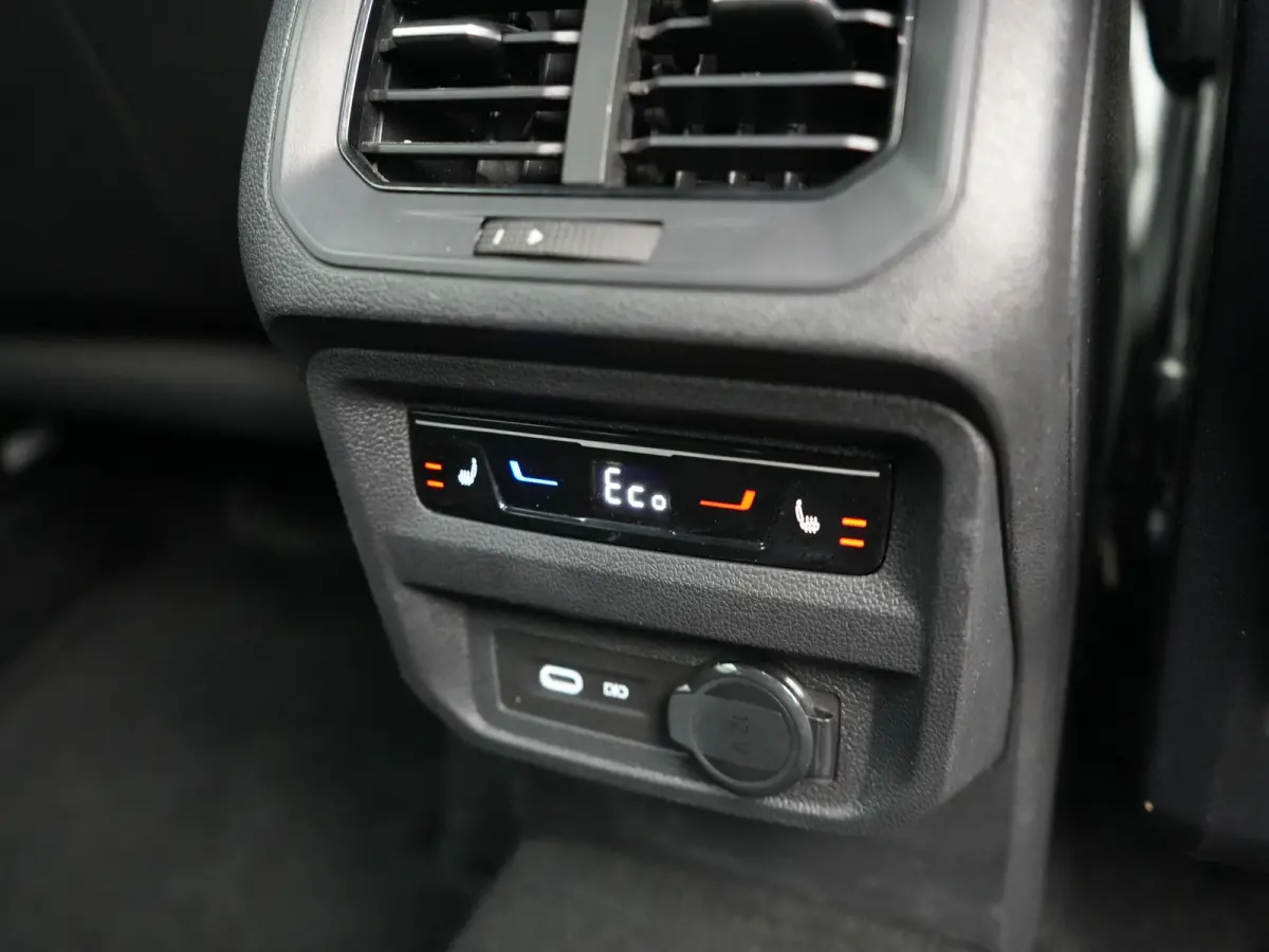 1.4 TSI e-Hybrid Xcellence PHEV 245pk Dealer O.H. | Trekhaak Af Fabriek | Adaptive Cruise | Camera | Keyless | Sportstoelen Verwarmd | Apple Carplay | Virtual | Navigatie | DAB | 19"L.M | Pl