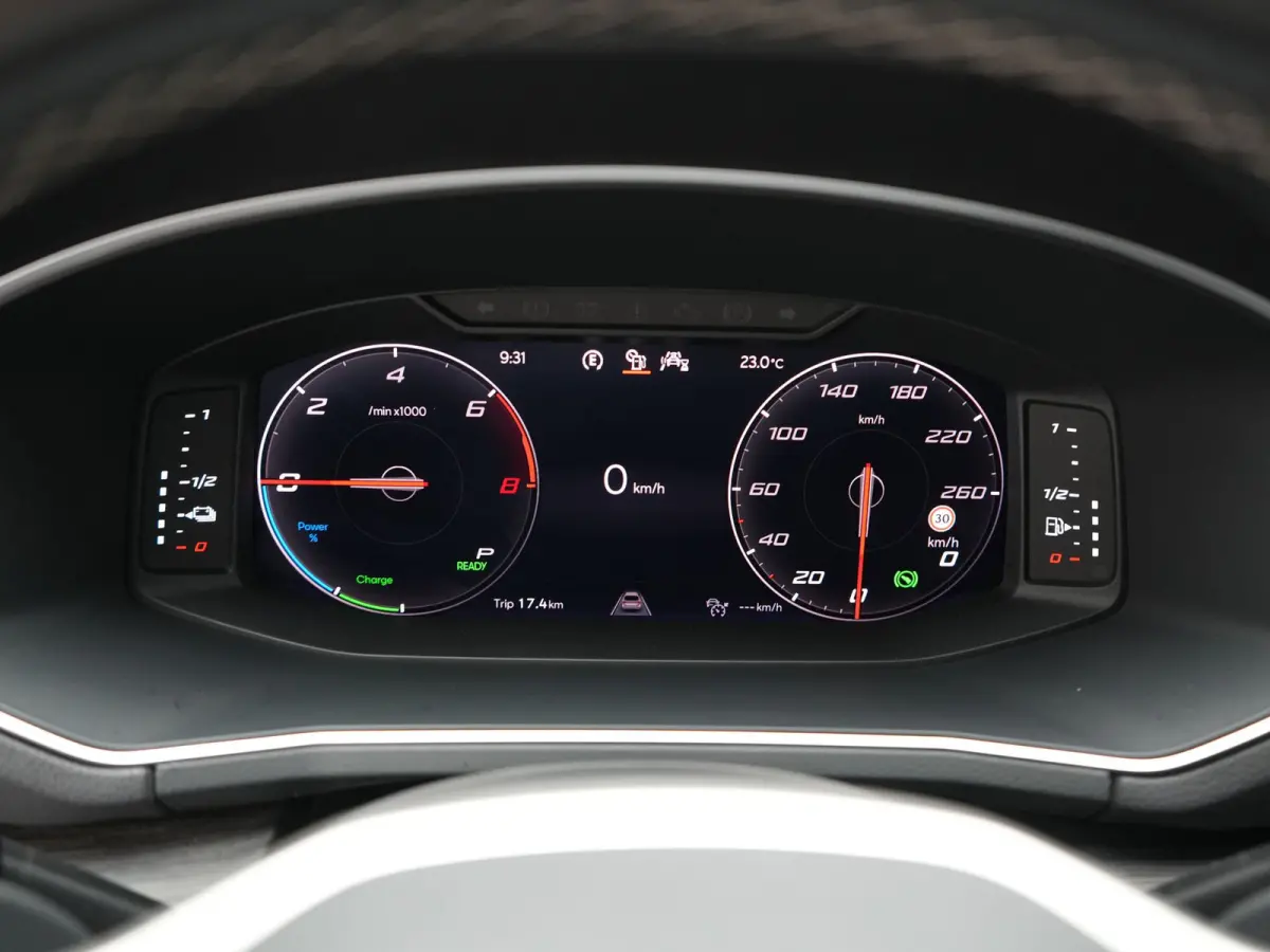 1.4 TSI e-Hybrid Xcellence PHEV 245pk Dealer O.H. | Trekhaak Af Fabriek | Adaptive Cruise | Camera | Keyless | Sportstoelen Verwarmd | Apple Carplay | Virtual | Navigatie | DAB | 19"L.M | Pl