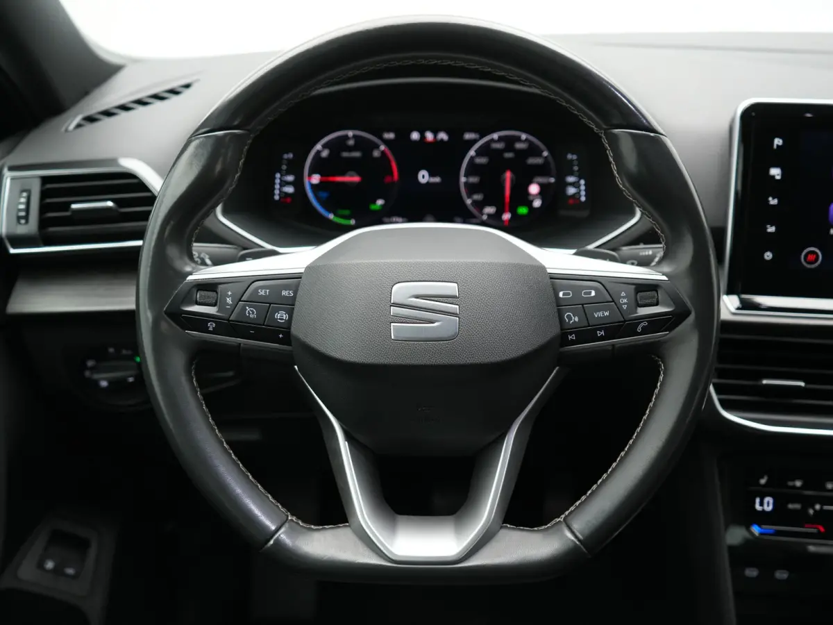 1.4 TSI e-Hybrid Xcellence PHEV 245pk Dealer O.H. | Trekhaak Af Fabriek | Adaptive Cruise | Camera | Keyless | Sportstoelen Verwarmd | Apple Carplay | Virtual | Navigatie | DAB | 19"L.M | Pl