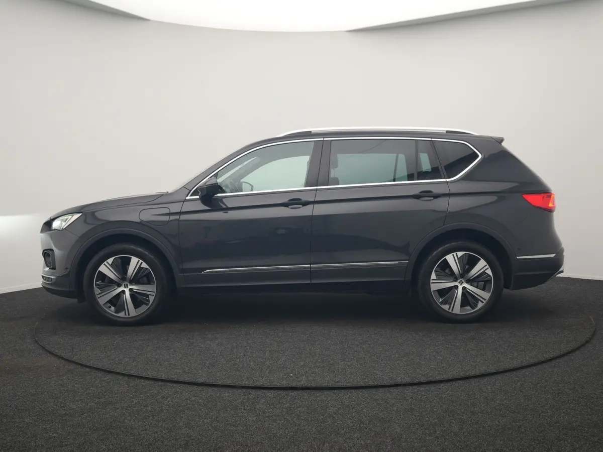 1.4 TSI e-Hybrid Xcellence PHEV 245pk Dealer O.H. | Trekhaak Af Fabriek | Adaptive Cruise | Camera | Keyless | Sportstoelen Verwarmd | Apple Carplay | Virtual | Navigatie | DAB | 19"L.M | Pl