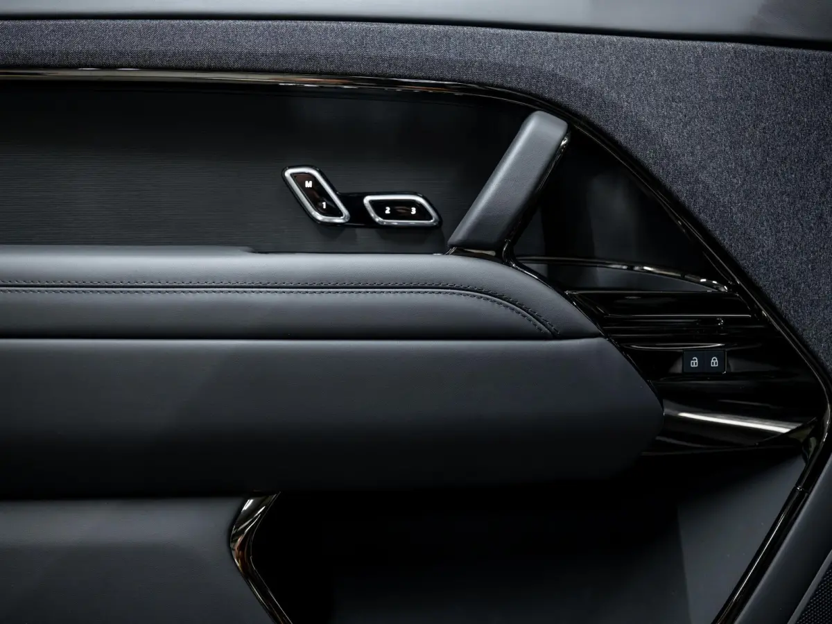 3.0 P550e Autobiography PHEV | Koelbox | Massage | Trekhaak | Achterasbest. | Pano |