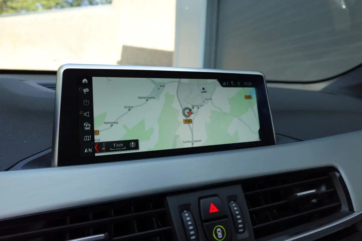 BMW X1 sDrive20i High Executive PANO NAVI LEDER VOL