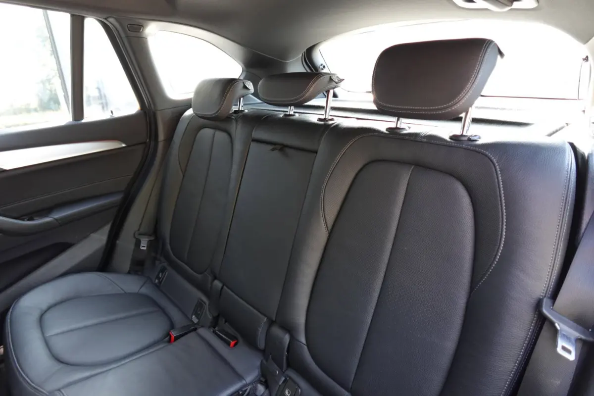 BMW X1 sDrive20i High Executive PANO NAVI LEDER VOL