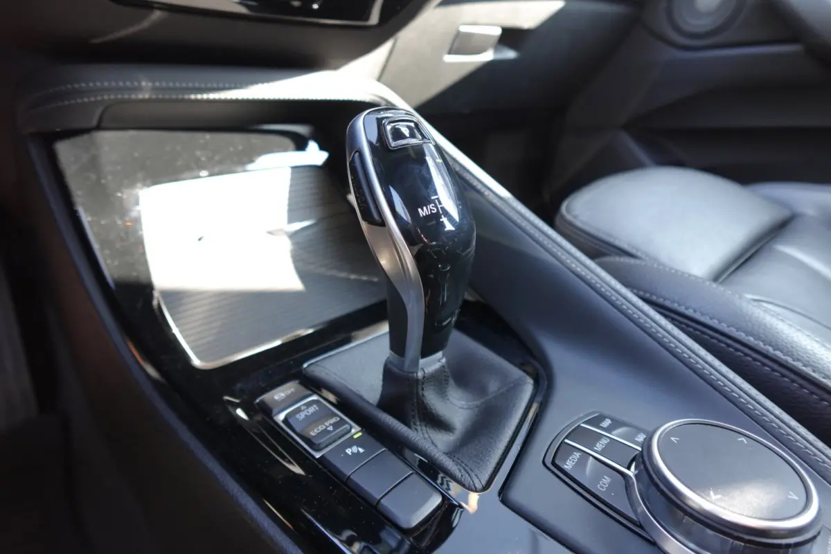 BMW X1 sDrive20i High Executive PANO NAVI LEDER VOL