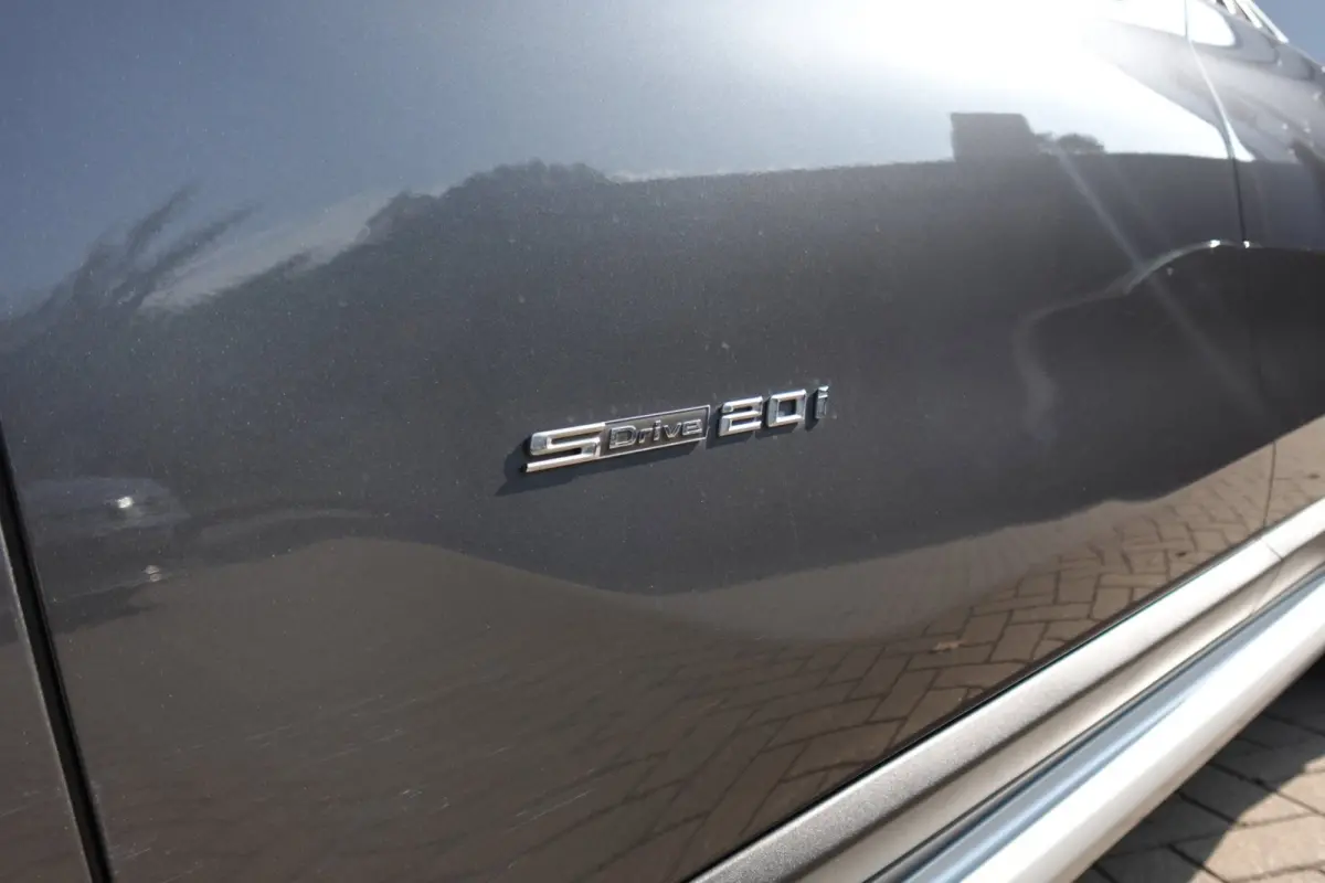 BMW X1 sDrive20i High Executive PANO NAVI LEDER VOL