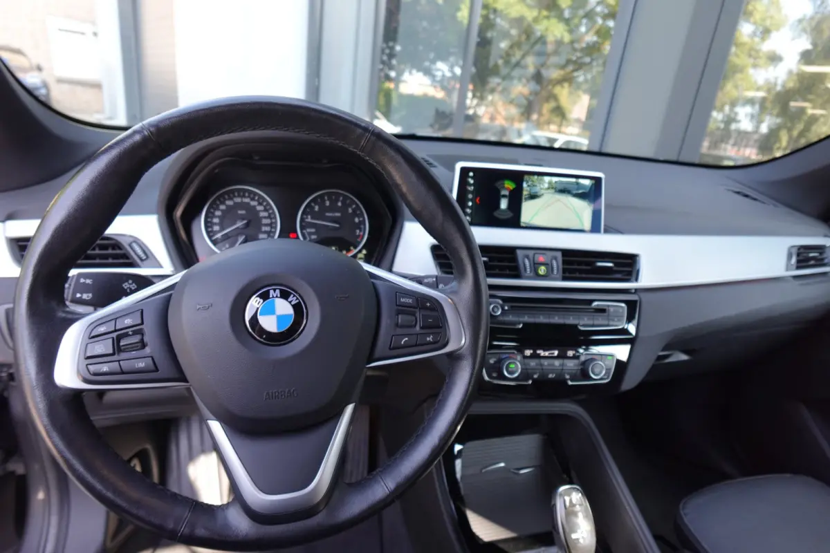 BMW X1 sDrive20i High Executive PANO NAVI LEDER VOL