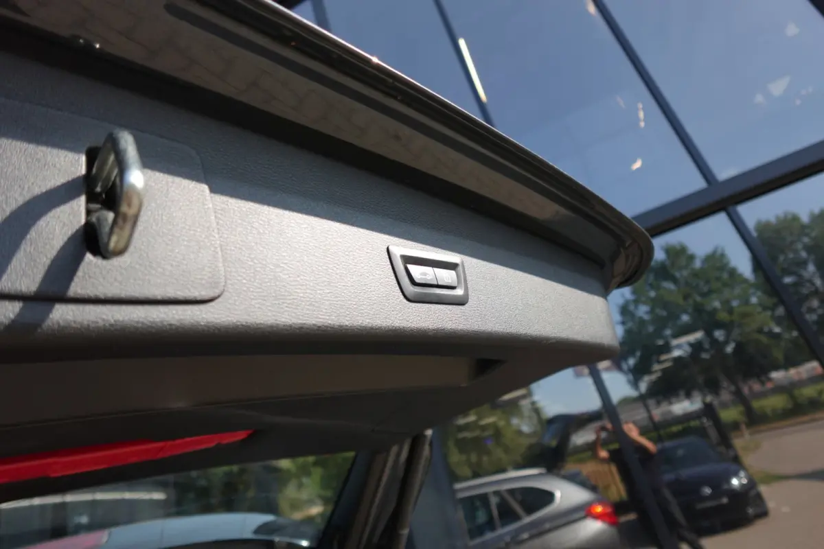 BMW X1 sDrive20i High Executive PANO NAVI LEDER VOL