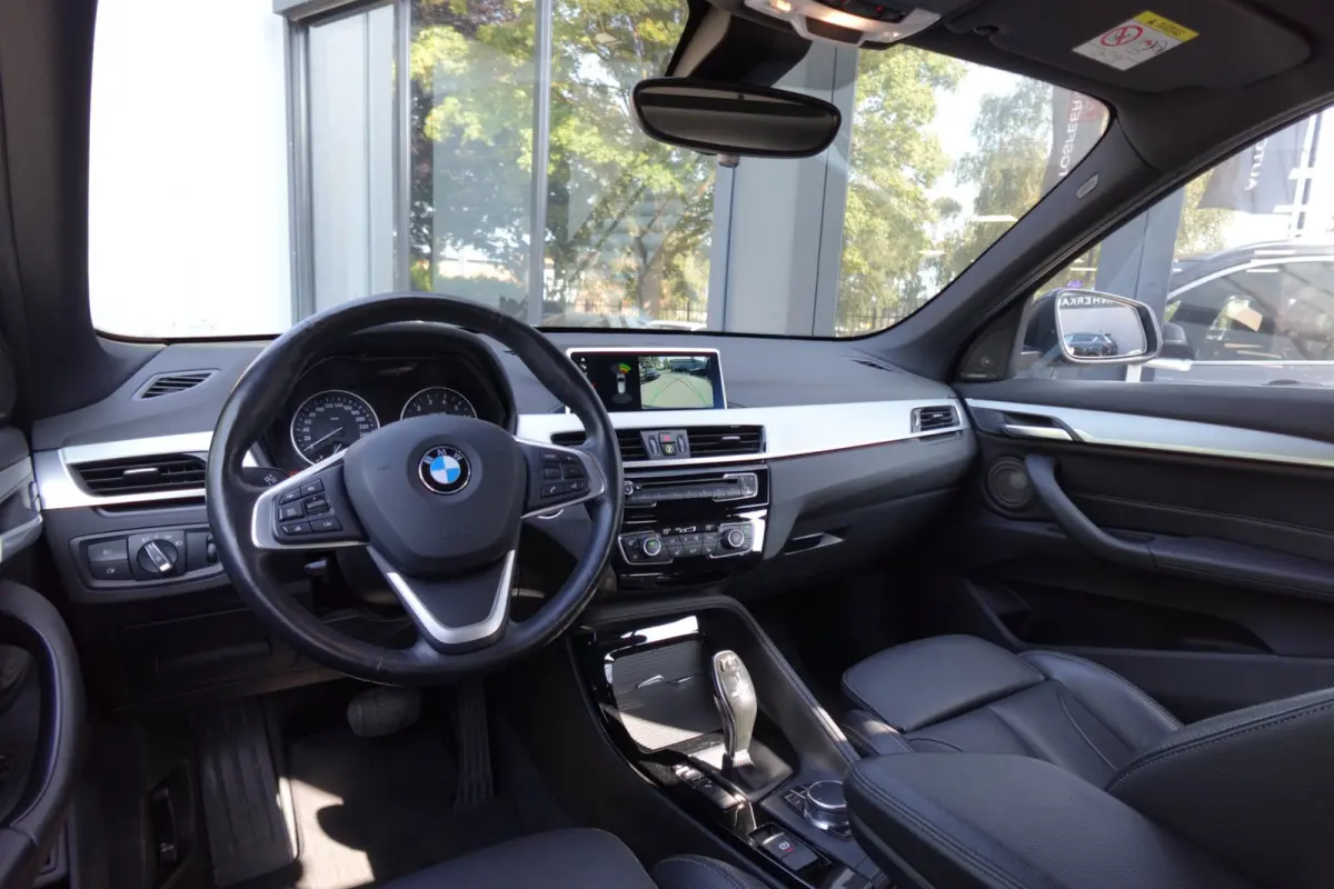 BMW X1 sDrive20i High Executive PANO NAVI LEDER VOL