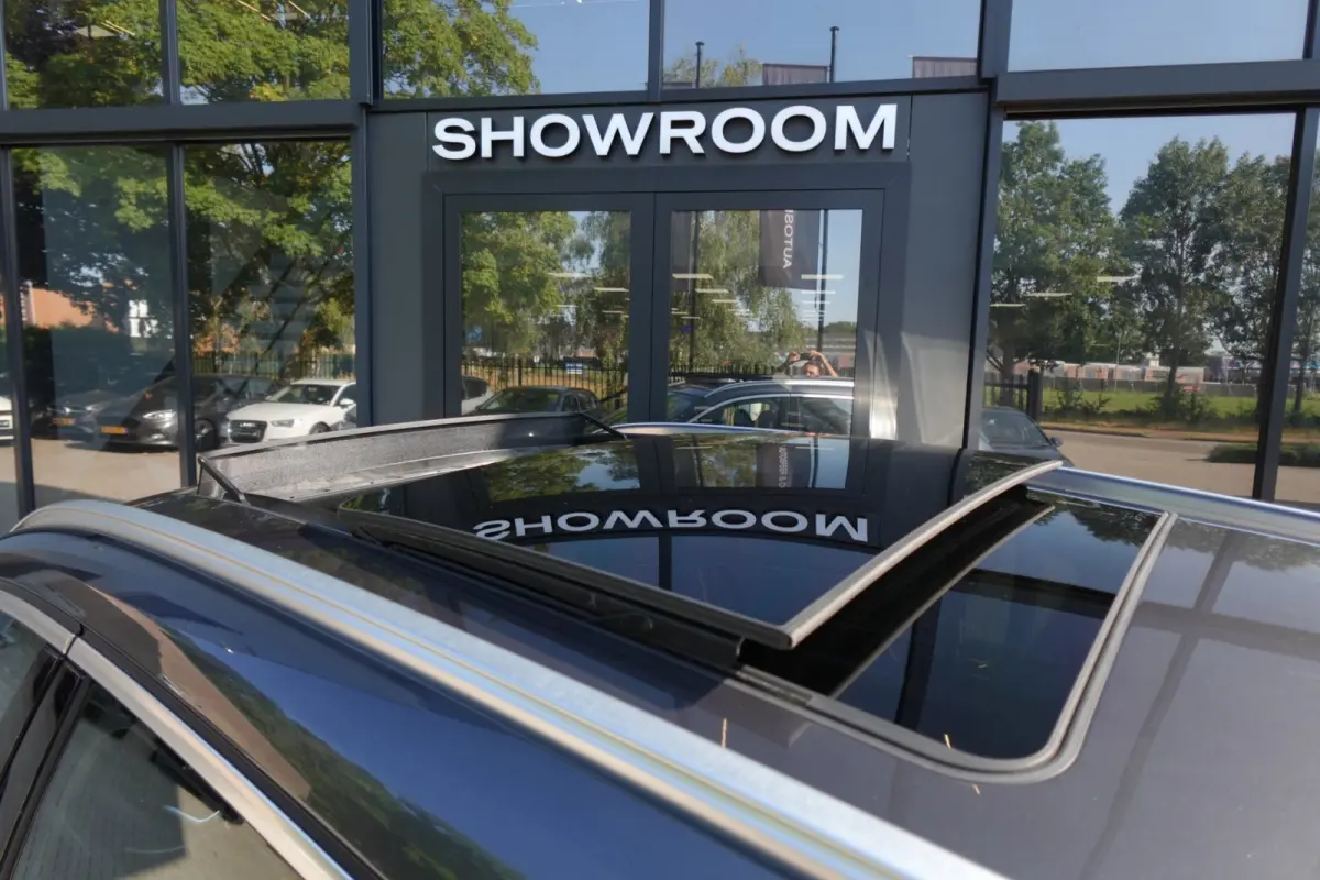 BMW X1 sDrive20i High Executive PANO NAVI LEDER VOL