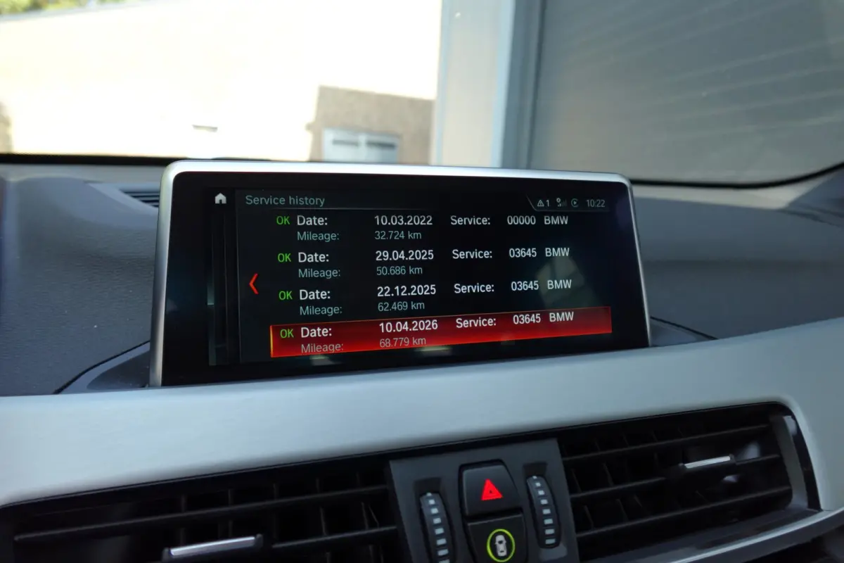 BMW X1 sDrive20i High Executive PANO NAVI LEDER VOL