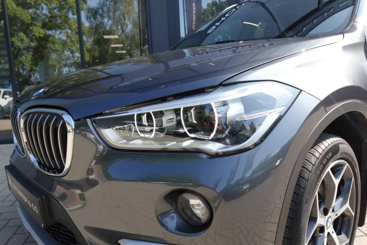 BMW X1 sDrive20i High Executive PANO NAVI LEDER VOL