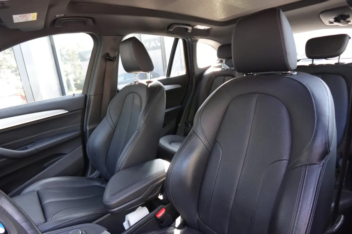 BMW X1 sDrive20i High Executive PANO NAVI LEDER VOL