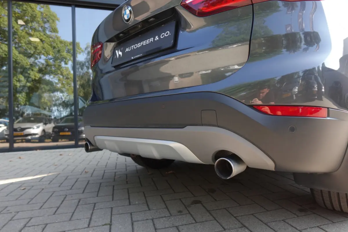 BMW X1 sDrive20i High Executive PANO NAVI LEDER VOL