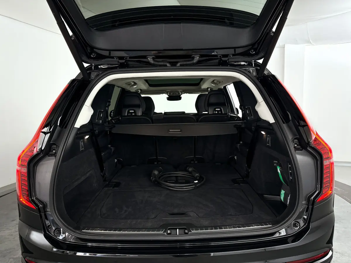 T8 Plug-in hybrid AWD Ultra Dark | Panoramadak | 360° camera | Bowers & Wilkins | Luchtvering | Head-up display | Stoelventilatie | Trekhaak