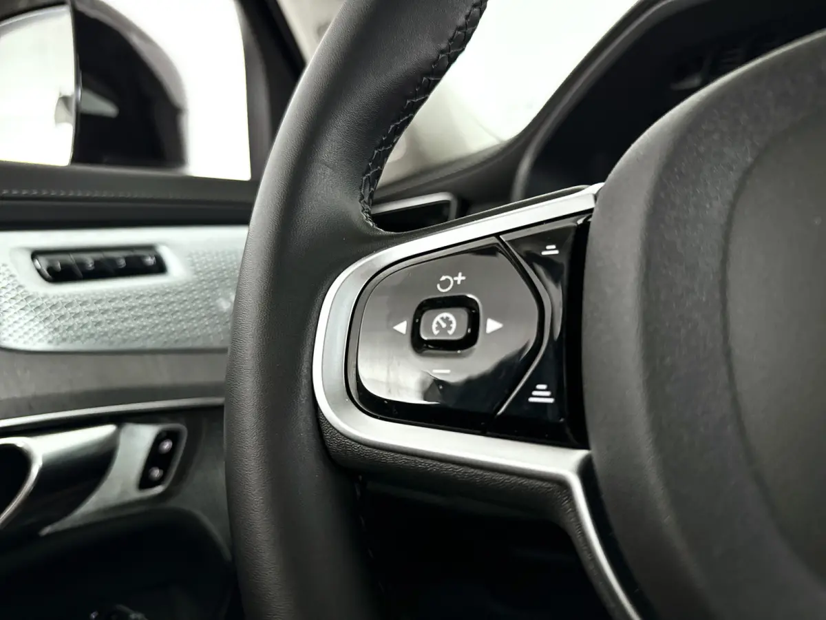 T8 Plug-in hybrid AWD Ultra Dark | Panoramadak | 360° camera | Bowers & Wilkins | Luchtvering | Head-up display | Stoelventilatie | Trekhaak