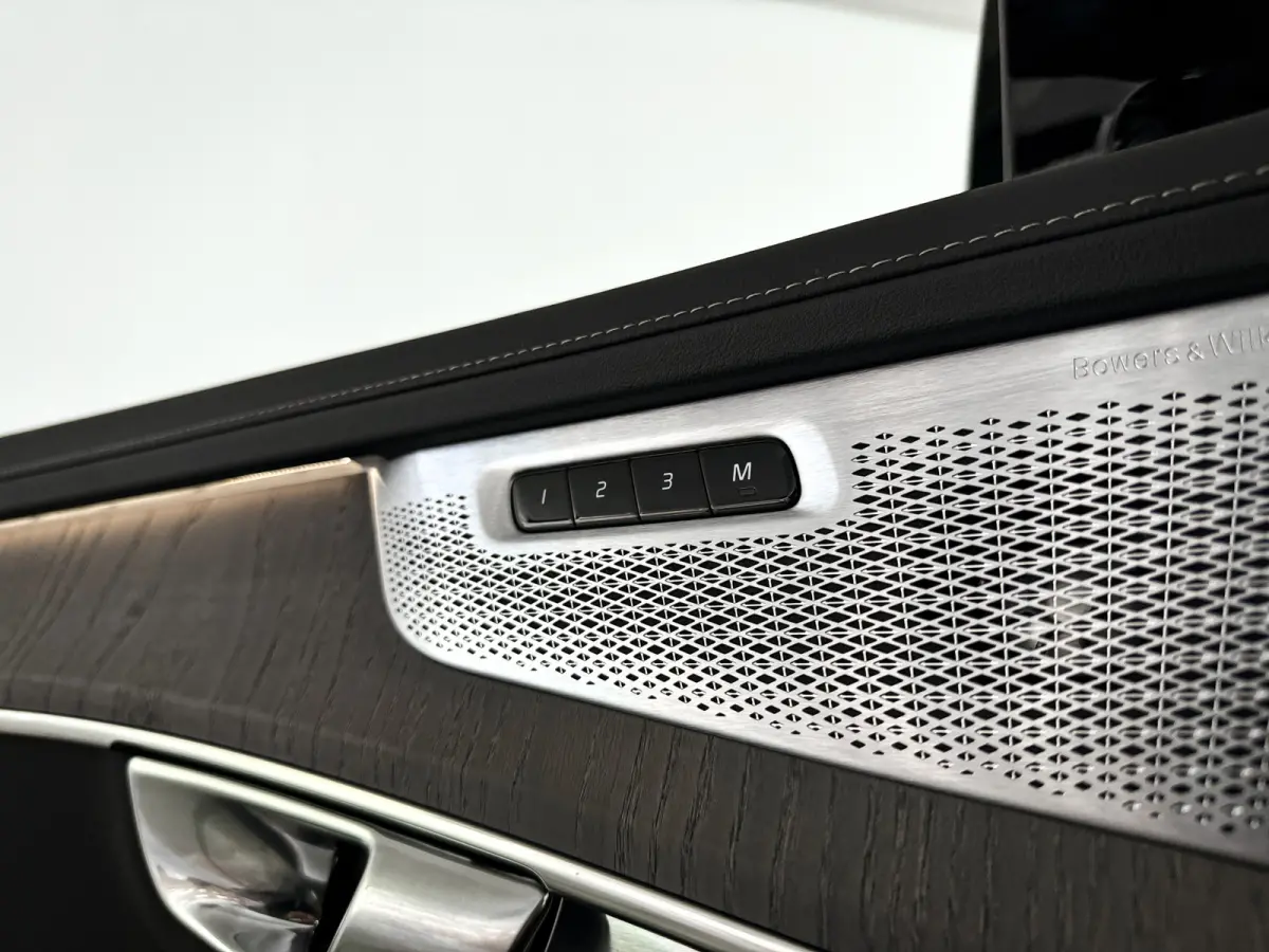 T8 Plug-in hybrid AWD Ultra Dark | Panoramadak | 360° camera | Bowers & Wilkins | Luchtvering | Head-up display | Stoelventilatie | Trekhaak
