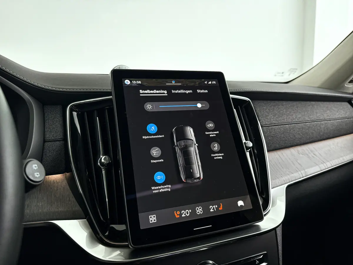T8 Plug-in hybrid AWD Ultra Dark | Panoramadak | 360° camera | Bowers & Wilkins | Luchtvering | Head-up display | Stoelventilatie | Trekhaak