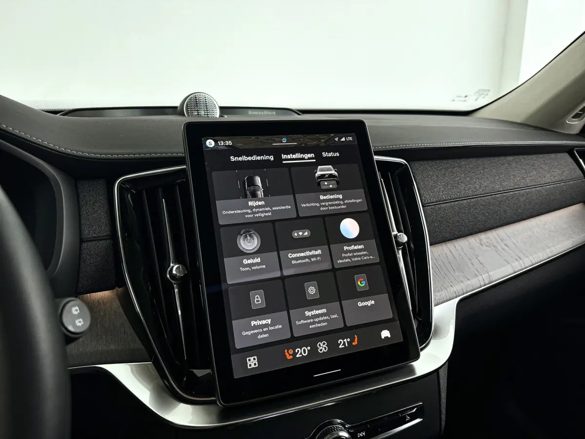 T8 Plug-in hybrid AWD Ultra Dark | Panoramadak | 360° camera | Bowers & Wilkins | Luchtvering | Head-up display | Stoelventilatie | Trekhaak